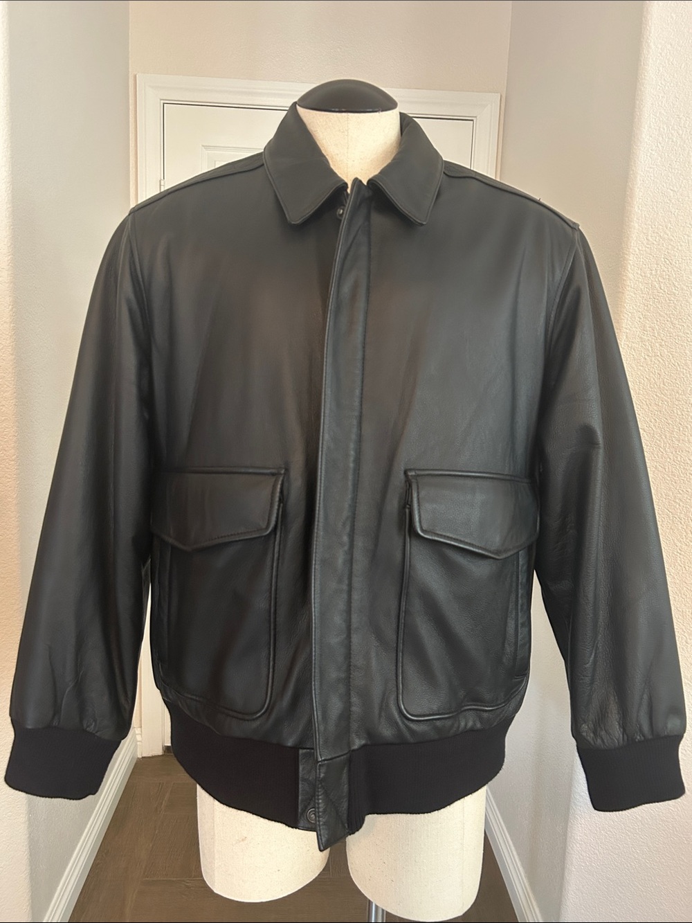 Vintage Croft & Barrow Black Leather A-2 Flight Bomber Jacket Men’s Size XL